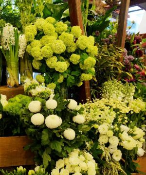 鲜花店木制花架装修效果图片2025