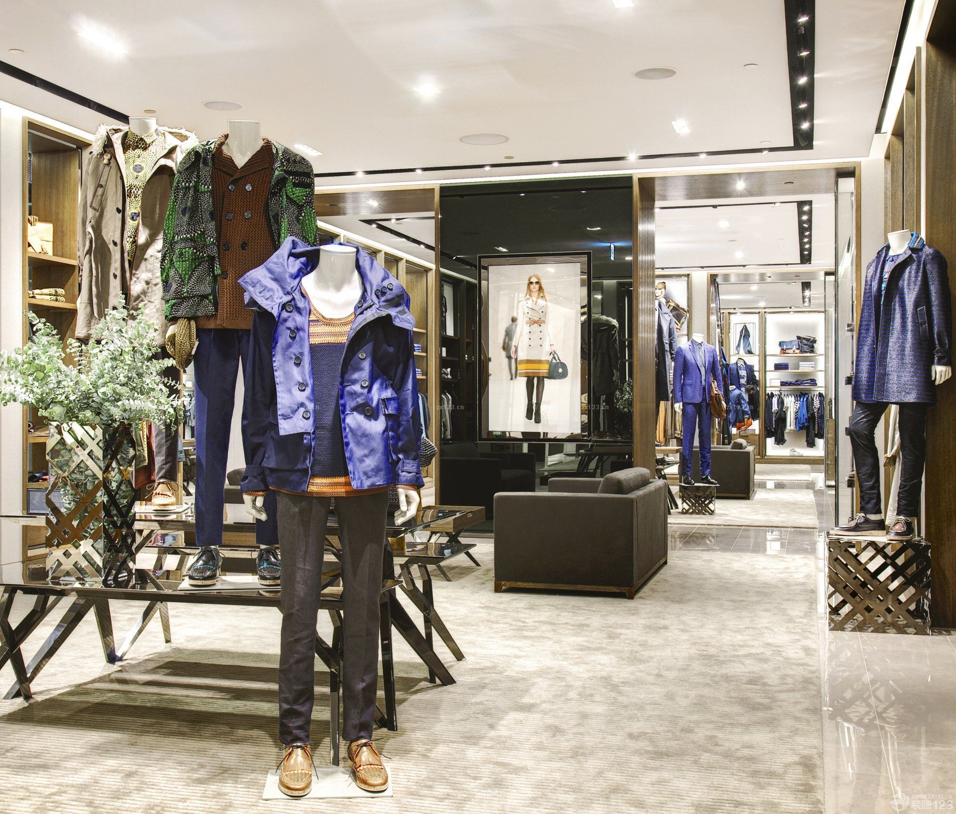 中老年服装店室内隔断装修图2025图片