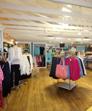2025个人服装店吊顶设计装修效果图片