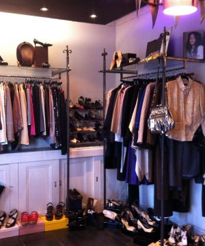 2025中老年服装店挂衣架装修效果图片欣赏