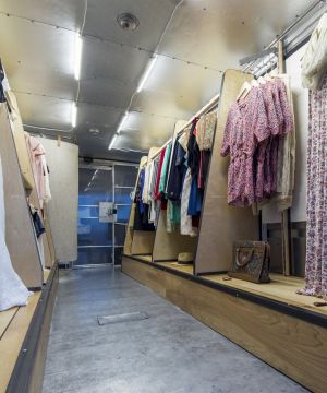 中老年服装店吊顶装修效果图2025
