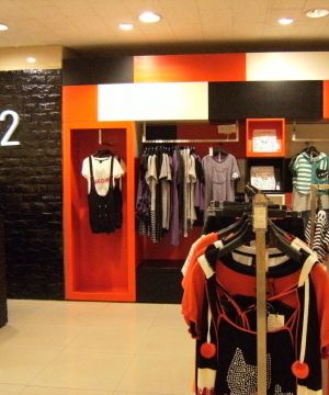 2025服装店挂衣架装修效果图片