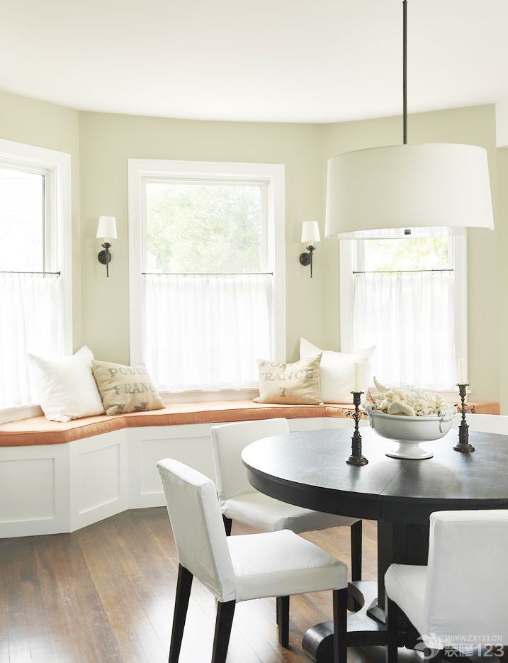 2025最新飘窗榻榻米坐垫装修设计效果图片