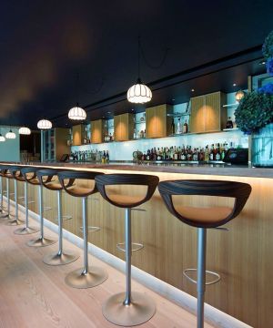 日式酒吧简约高凳装修效果图片