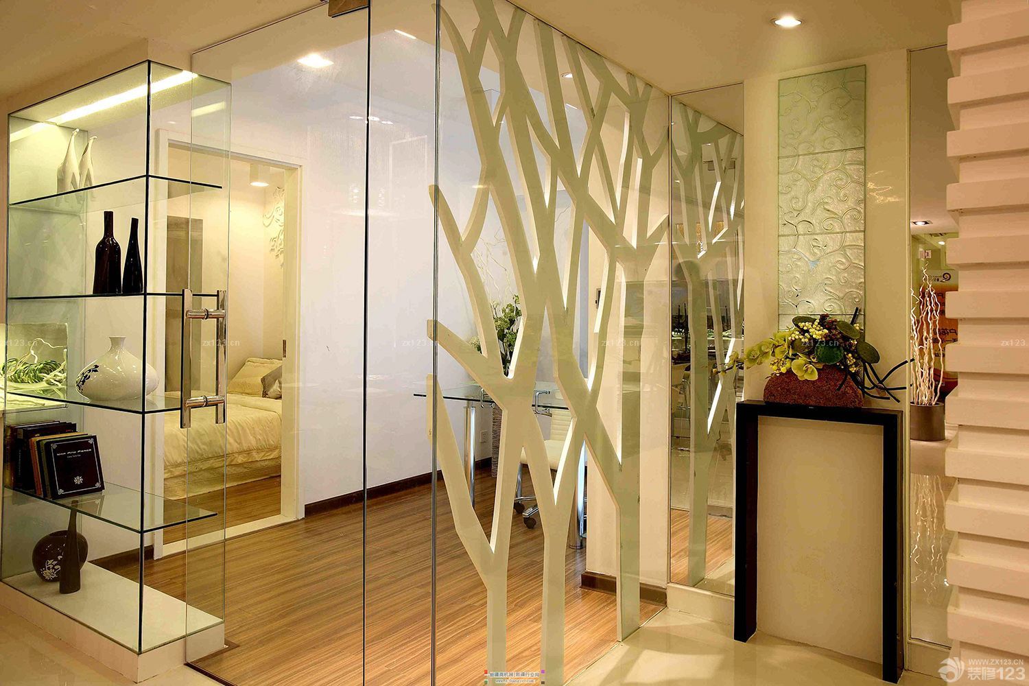 客厅雕花玻璃隔断装修效果图大全2025图片