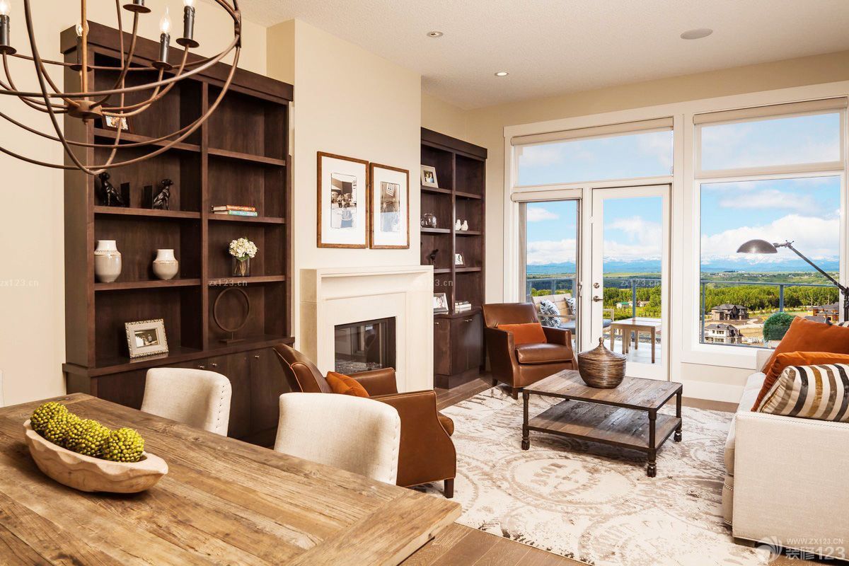 乡村别墅客厅连阳台装修效果图