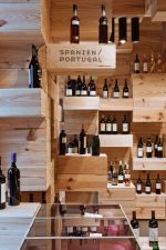 2025名烟名酒店展示柜装修效果图片