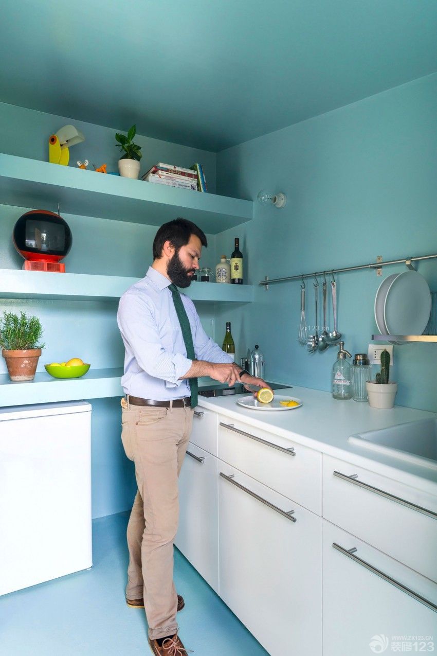 小厨房颜色搭配装修设计效果图片