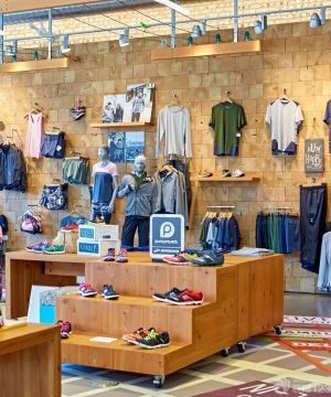 2025运动鞋店木质背景墙装修效果图片
