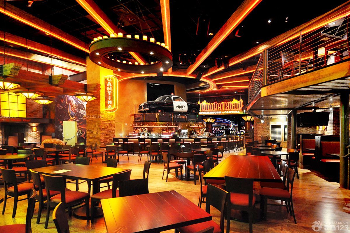 美式风格酒吧吊顶设计效果图