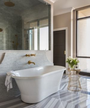 美式古典风格卫生间白色浴缸装修效果图片
