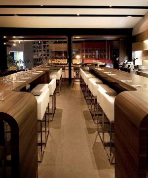 创意小型酒吧装修风格木质吧台效果图片