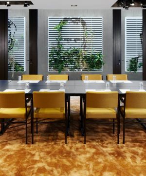 公司会议室黄色窗帘装修设计效果图片