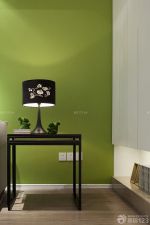 现代简约两居室绿色墙面装修效果图片