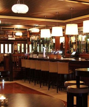 温馨复古小酒吧设计简约吊灯装修效果图片