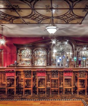 精美复古小酒吧设计红色墙面装修效果图片欣赏