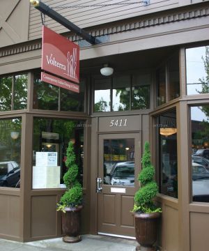 酒吧门头设计褐色门框装修效果图片