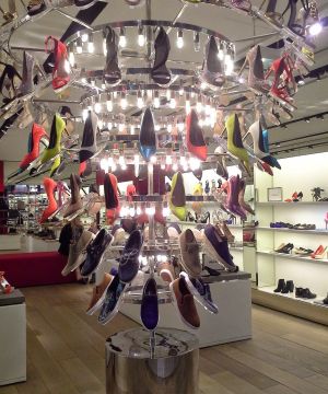 2025女鞋店个性鞋店鞋架装修效果图