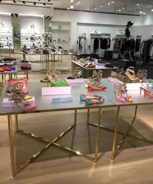 2025女鞋店不锈钢置物架装修效果图片