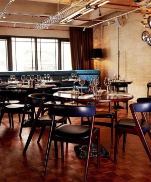 2023小型酒吧拼花地板装修效果图片