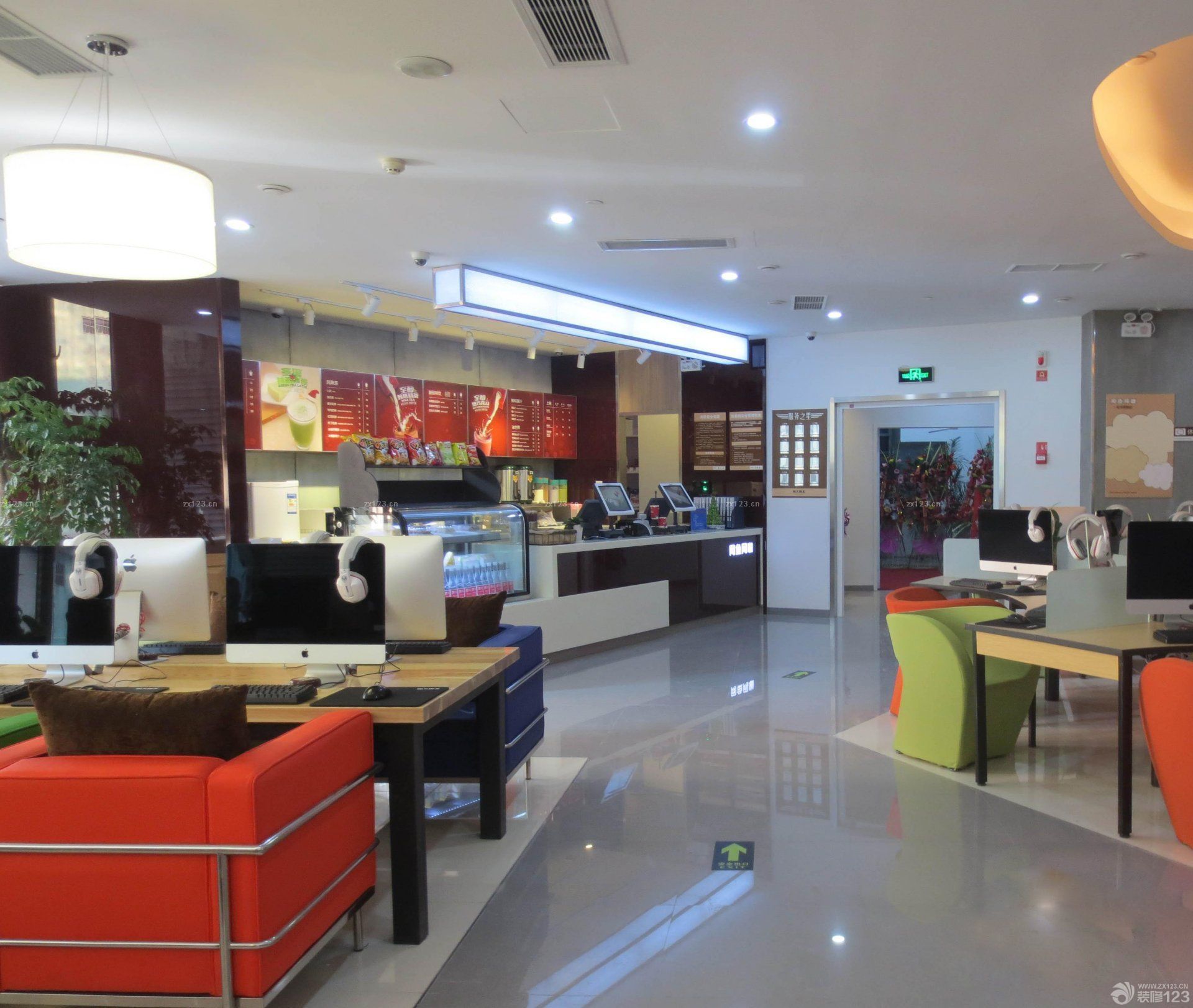 2020网吧室内收银台装修实景图