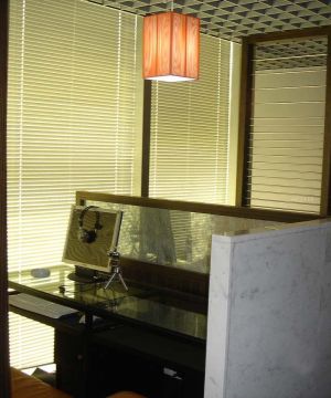 2025网吧室内隔断装修效果