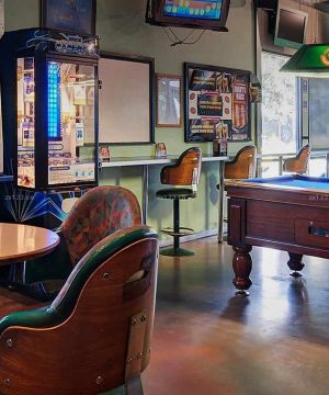 最新小酒吧台球桌装修效果图片