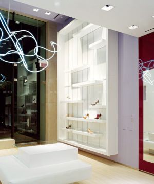 简单的鞋店室内镜子装修效果图片