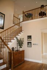 欧式古典家居室内实木楼梯扶手装修图