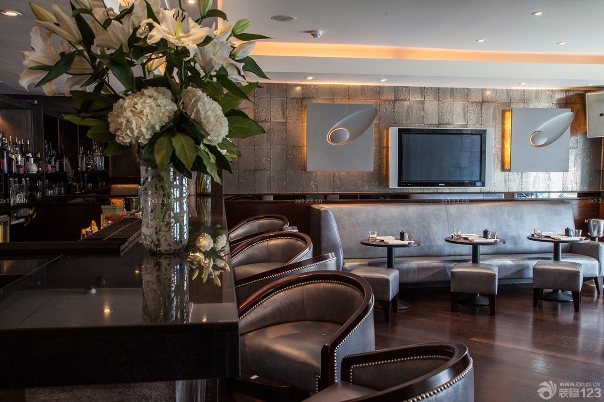 复古酒吧花瓶装饰设计效果图片