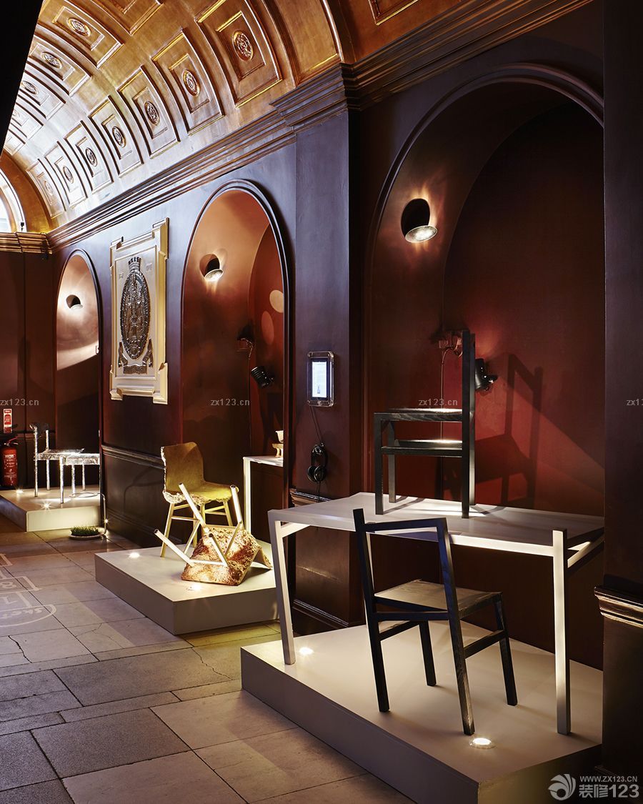 复古酒吧棕色墙面装修