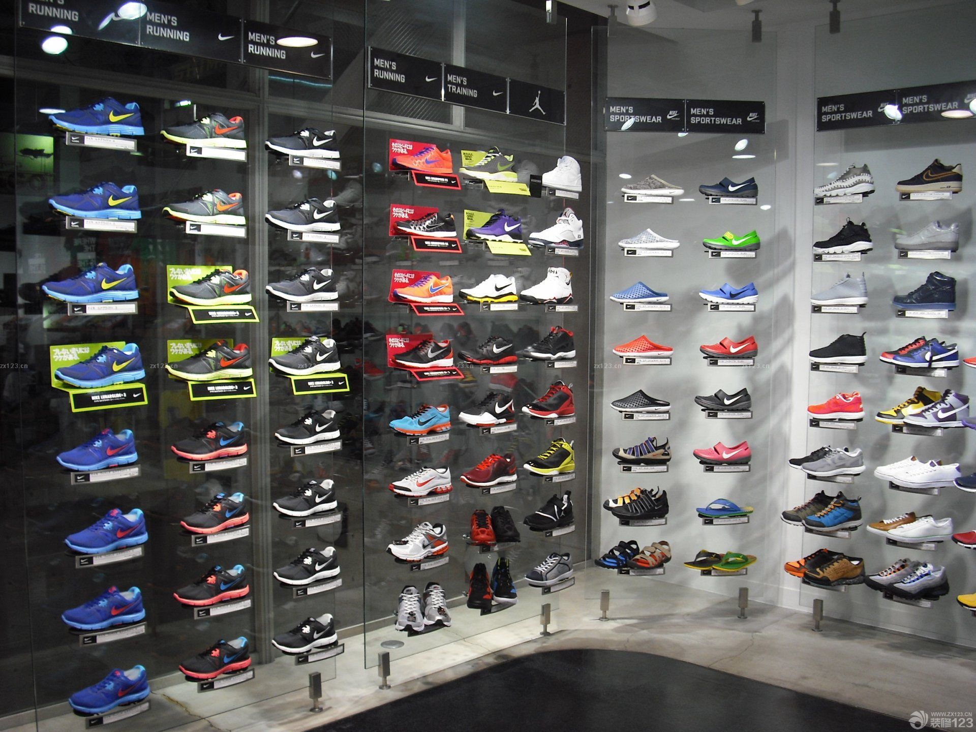 2023运动鞋店装修鞋架效果图