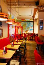 温馨复古酒吧室内装修图