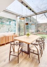 现代餐厅装修效果图大全2025图片 原木地板装修效果图片