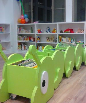 幼儿园小型图书室书柜装修效果图