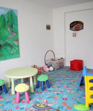 小型现代简约幼儿园室内白色墙面装修效果图片