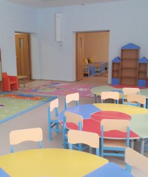 小型现代简约幼儿园教室桌椅装修效果图
