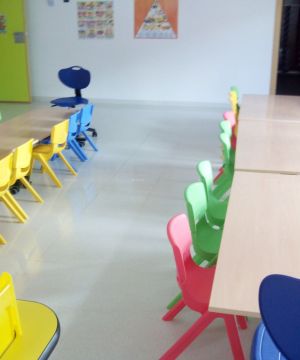 现代简约幼儿园室内地板砖装修效果图片