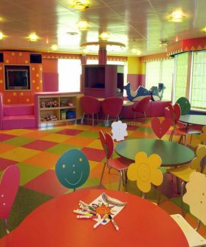 日韩幼儿园室内杂色地砖装修效果图片