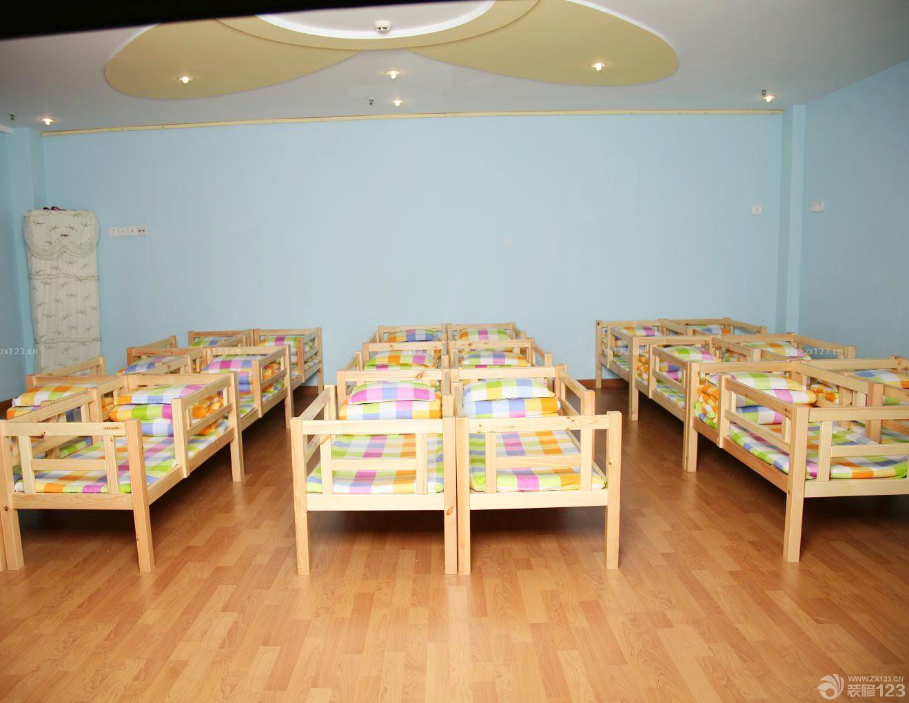 幼儿园室内小孩床设计图片