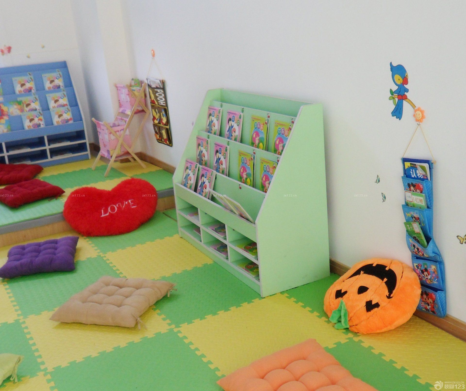 小型简单幼儿园室内地垫装修效果图片