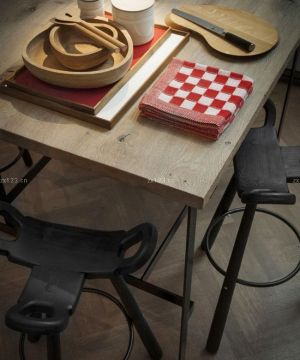 后现代主义风格实木餐桌装修效果图片