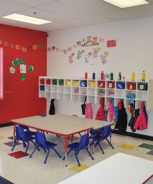 高端幼儿园室内墙面置物架装修效果图片