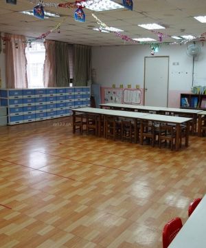 大型幼儿园室内仿木地板地砖装修效果图片