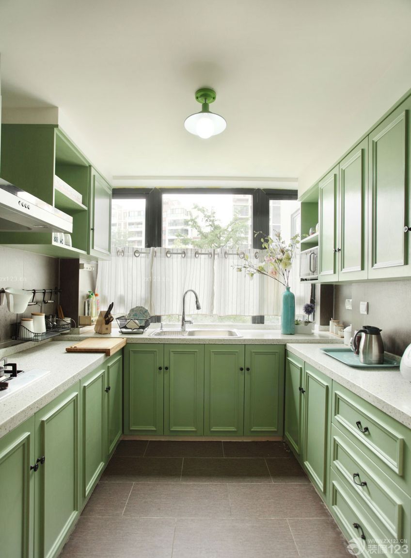 厨房实木绿色橱柜装修效果图片