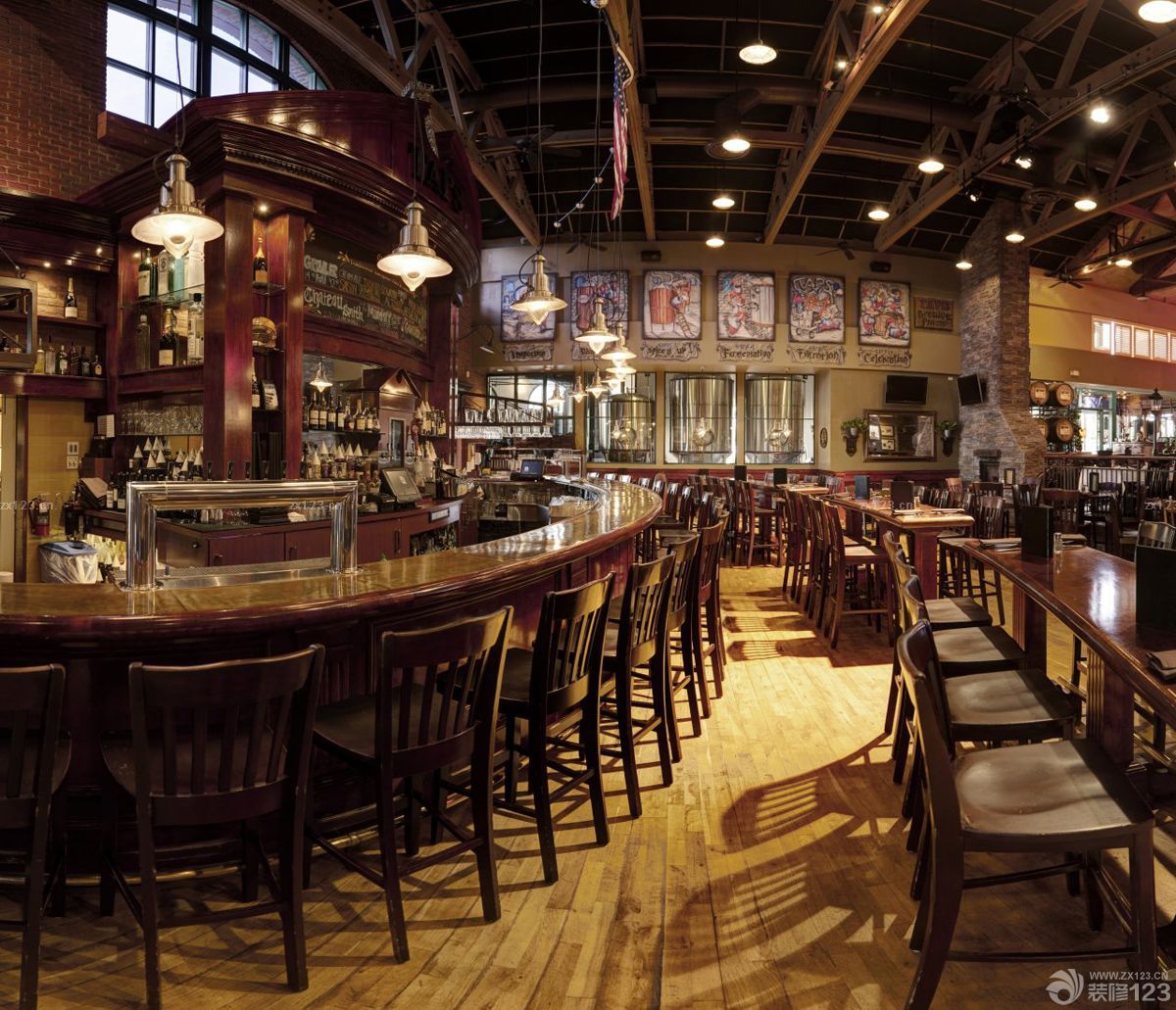 美式乡村酒吧浅黄色木地板装修效果图片