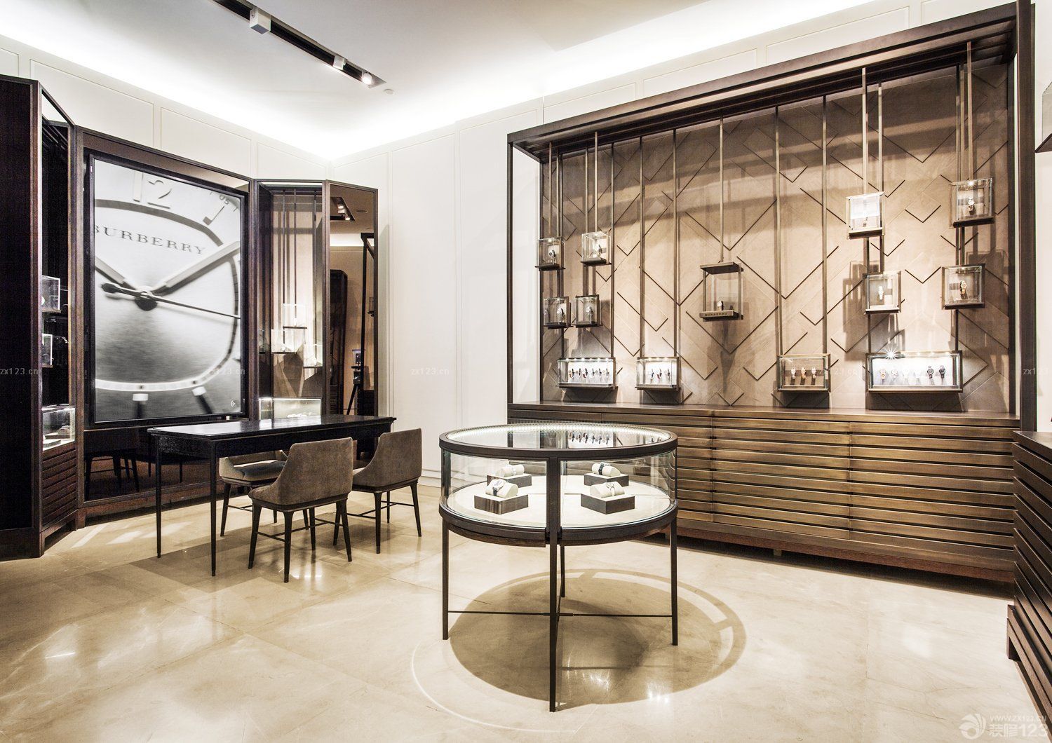 店面玻璃展示柜装修效果图