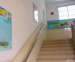 学校楼梯简单装饰设计图片