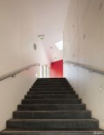 国外学校楼梯装饰设计图片
