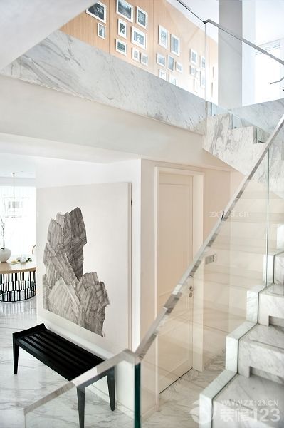 新中式风格玻璃楼梯扶手样板间图片